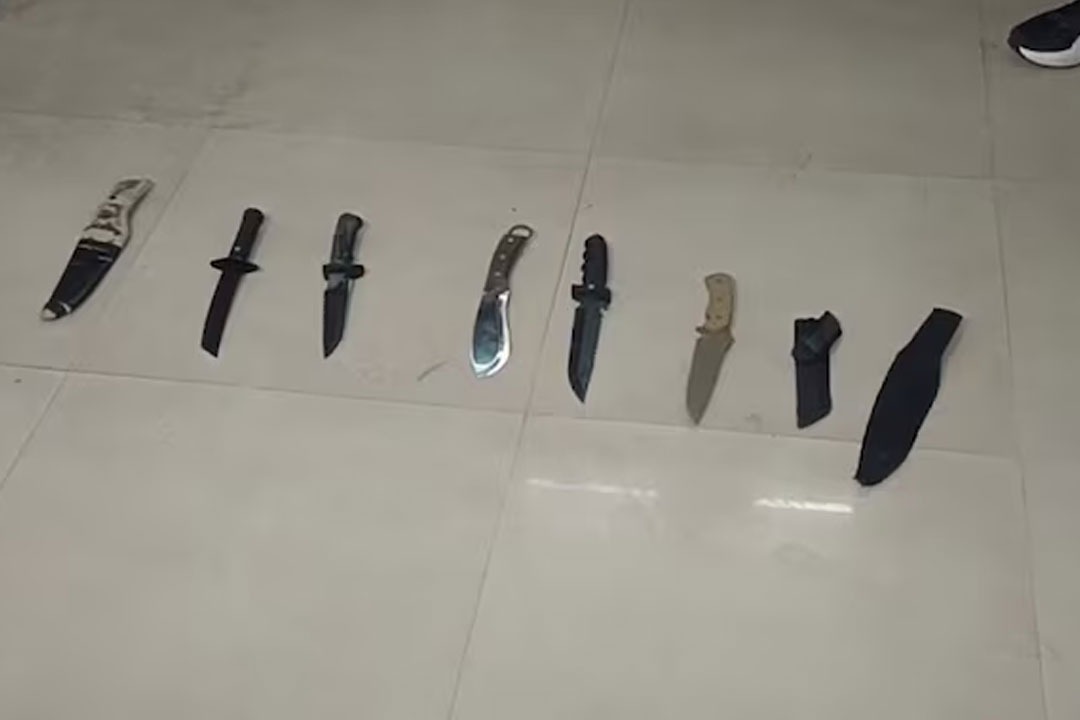 వెయ్యి రూపాయల వాచీ కోసం గ్యాంగ్ వార్.. కత్తులతో వీధుల్లో హల్‌చల్