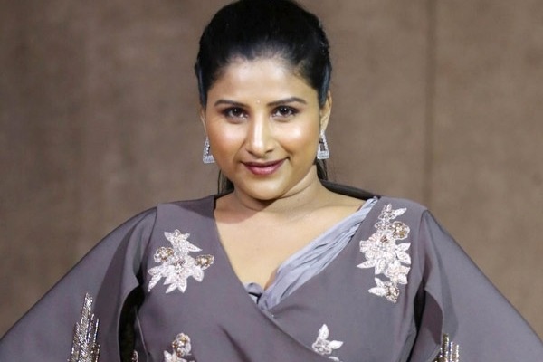 ఆ వీడియోలకు, మాకు ఎలాంటి సంబంధం లేదు: మంగ్లీ