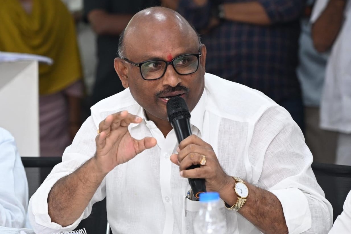 మా అబ్బాయికి స్టెంట్ వేశారు.. డ్రగ్స్ ఎలా తీసుకుంటాడు?: ఎంపీ పుట్టా మహేశ్ తండ్రి సుధాకర్