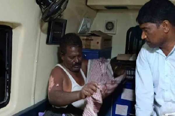 వికారాబాద్ జిల్లాలో సర్పంచ్ ఇంటికి నిప్పు