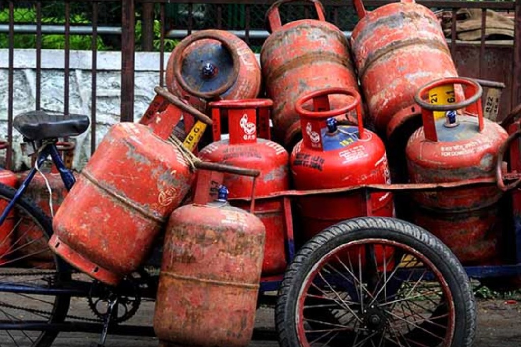 గ్యాస్ రీఫిల్ బుకింగ్ గడువు మరోసారి పెంపు