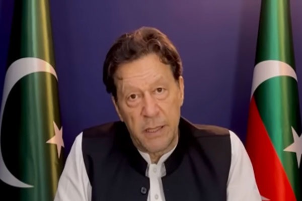 పాక్ న్యాయమూర్తులు ఆత్మగౌరవాన్ని అమ్ముకున్నారు: ఇమ్రాన్ ఖాన్ ఫైర్