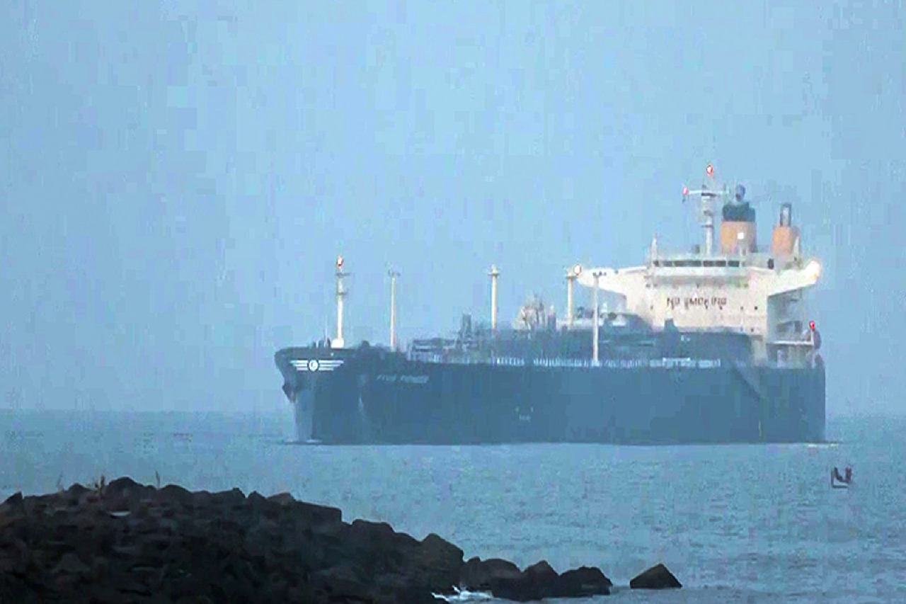 అనుమతిలేదంటూ హర్మూజ్ దాటిన పాకిస్థాన్ నౌకను వెనక్కి రప్పించిన ఇరాన్