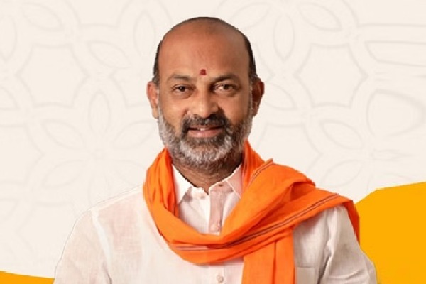 తెలంగాణలో పెట్రోలియం నిల్వలు అయిపోయాయనే వార్తలపై బండి సంజయ్ స్పందన