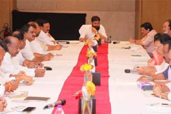 నియోజకవర్గాల పునర్ విభజన.. జనసేన ఎమ్మెల్యేలతో సమావేశంలో పవన్ కల్యాణ్ ఆసక్తికర వ్యాఖ్యలు