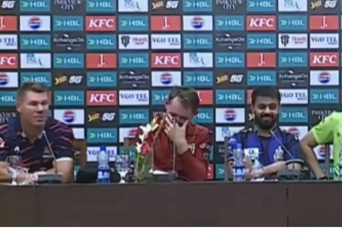 పాక్ కెప్టెన్లపై డేవిడ్ వార్నర్ ఫైర్.. పీఎస్ఎల్ ప్రెస్ మీట్‌లో సంచలనం