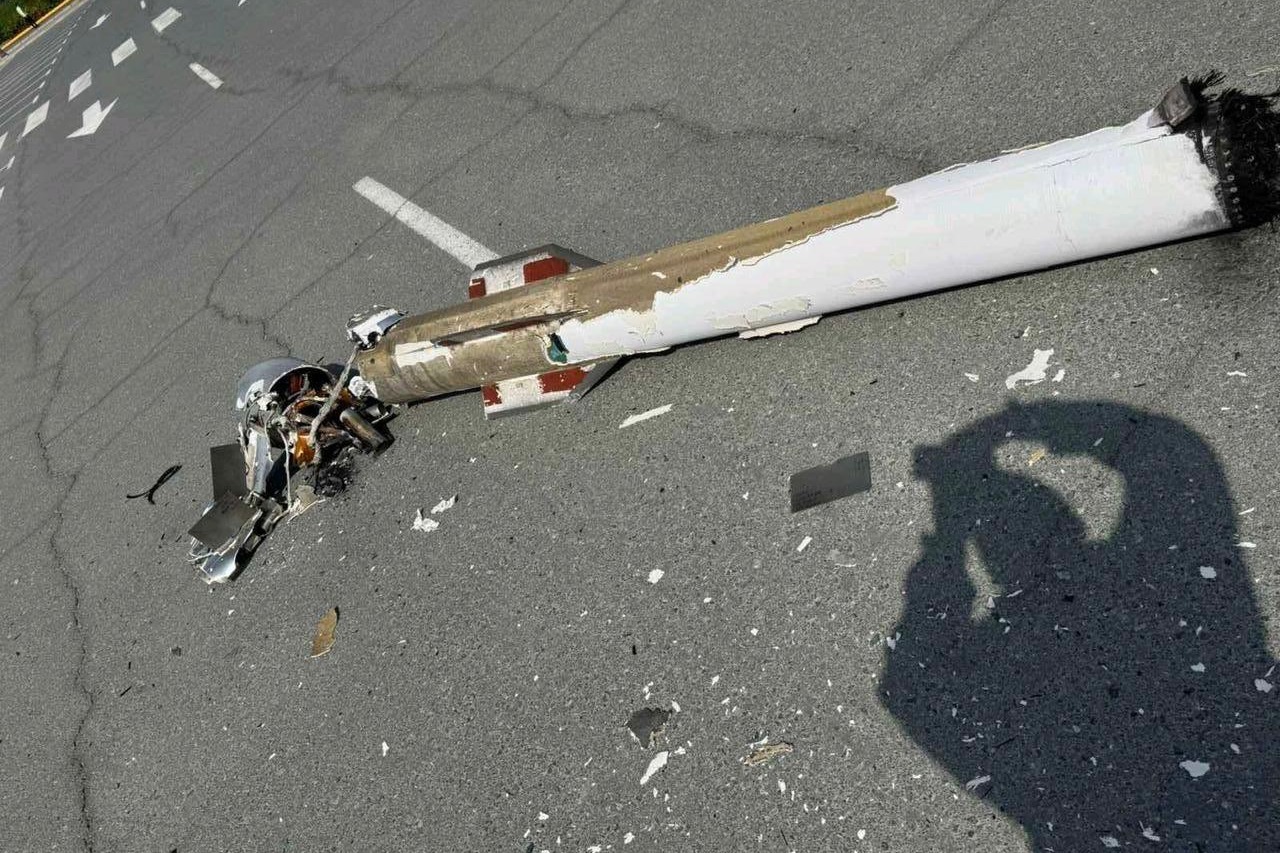 అబుదాబిపై ఇరాన్ క్షిపణి దాడి .. శకలాలు మీద పడి భారతీయుడి మృతి