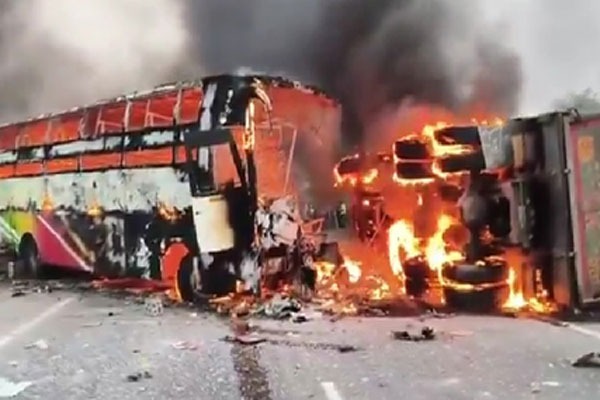 ఏపీ బస్సు ప్రమాదంపై ప్రధాని దిగ్భ్రాంతి.. మృతులకు రూ.2 లక్షల చొప్పున పరిహారం ప్రకటన