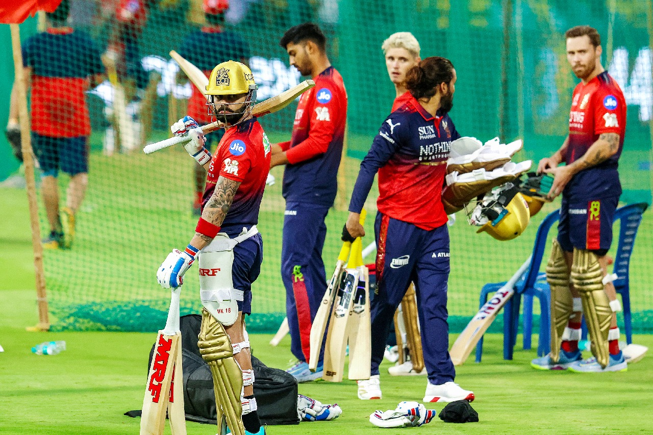 మేం వీఐపీలం... క్యూలో నిలబడలేం: ఐపీఎల్ టికెట్ల కోసం కర్ణాటక ఎమ్మెల్యేల డిమాండ్!