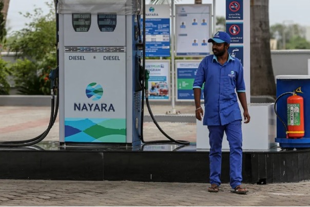 మోత ప్రారంభం.. పెట్రోల్, డీజిల్ ధరలను పెంచిన నయారా