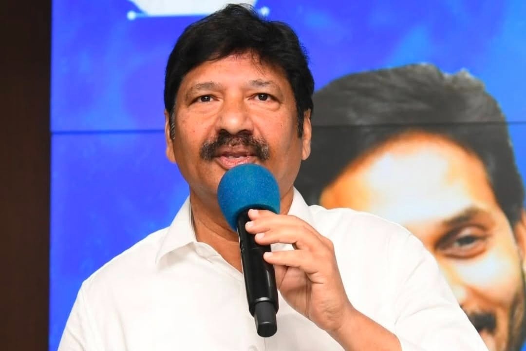 సీఎంపై వ్యాఖ్యలు: జోగి రమేశ్‌కు పోలీసుల నోటీసులు