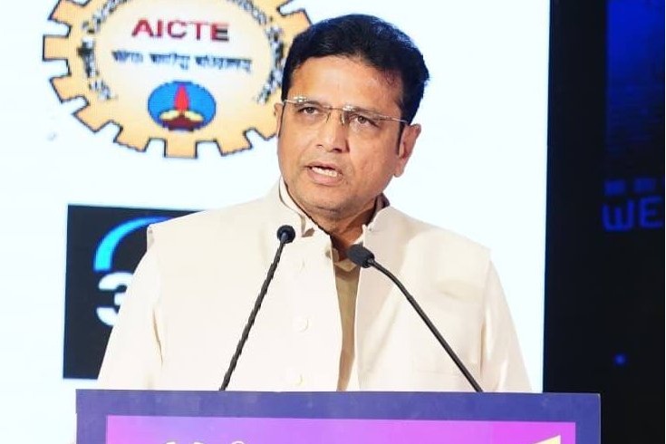 దావోస్ పర్యటన ద్వారా రూ.2.19 లక్షల కోట్ల పెట్టుబడులు వచ్చాయి: మంత్రి శ్రీధర్ బాబు