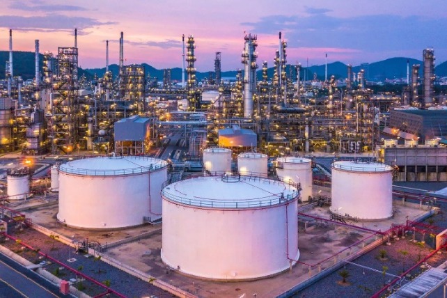 చమురు కంపెనీలకు చెక్ పెట్టిన కేంద్రం.. ఇంధన ఎగుమతులపై పన్ను భారీగా పెంపు