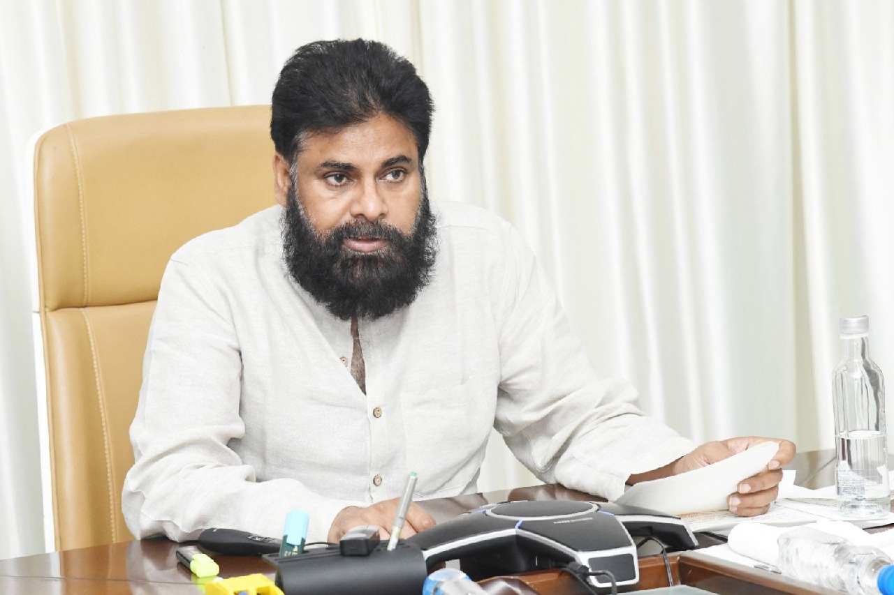 రఘురామపై దాడిని ఖండించిన పవన్.. కుట్ర కోణం ఉందంటూ అనుమానం