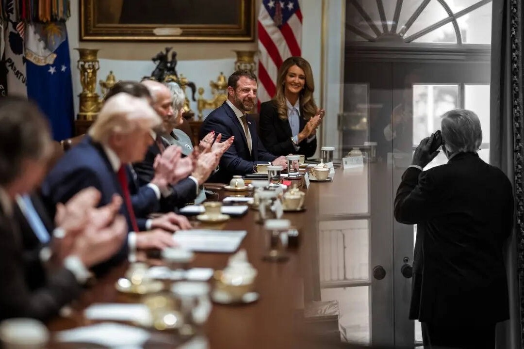 వైట్ హౌస్ వీడియోలో ‘రహస్య సందేశం’.. రేపు ఏదో పెద్ద ప్రకటన రాబోతోందా?