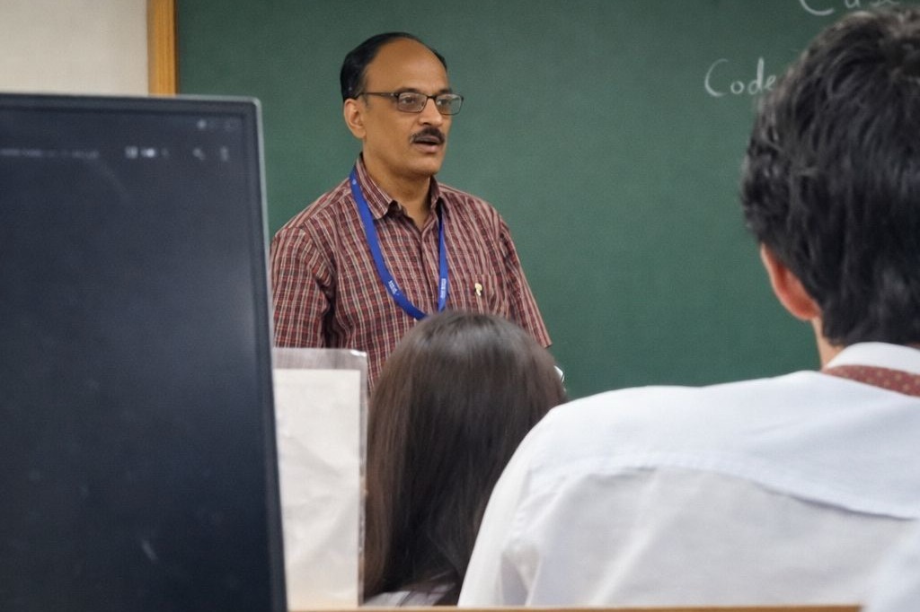 ముస్లిం విద్యార్థిని 'టెర్రరిస్ట్' అన్న ప్రొఫెసర్... బెంగళూరులో తీవ్ర దుమారం