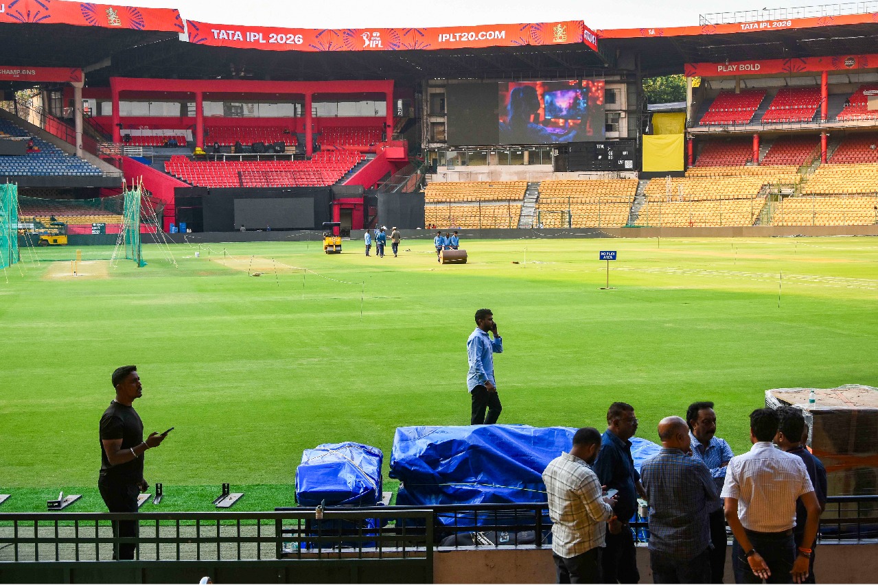 కాసేపట్లో ఐపీఎల్ ఓపెనింగ్ మ్యాచ్... బెంగళూరు చిన్నస్వామి స్టేడియం వద్ద భారీ భద్రత