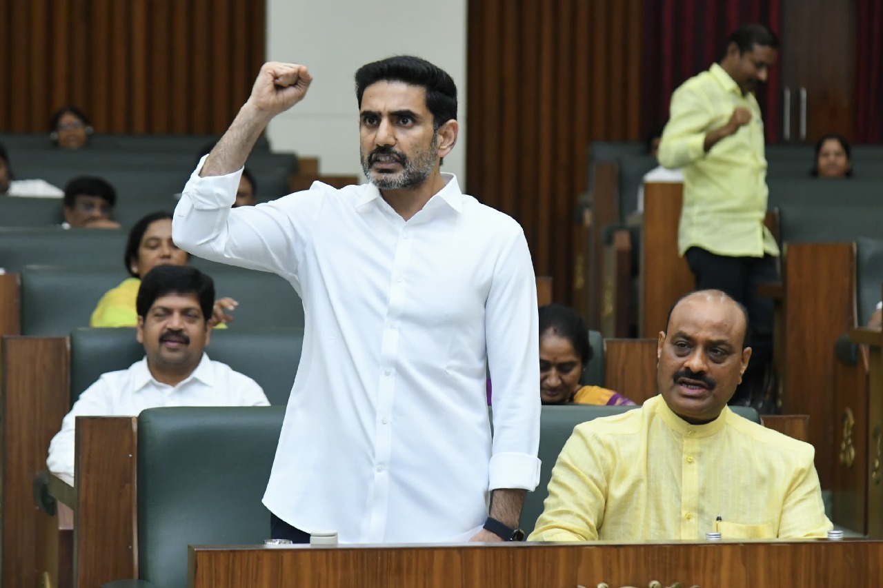 అసెంబ్లీలో "జై అమరావతి" నినాదాలు చేసిన మంత్రి నారా లోకేశ్