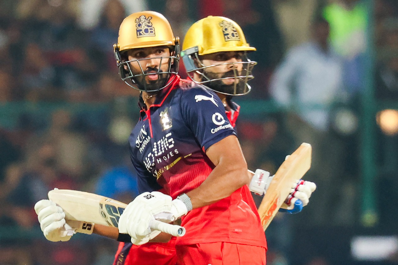 ఛేజింగ్ లో కోహ్లీ క్లాస్, పడిక్కల్ మాస్... తొలి మ్యాచ్‌లో ఓడిన సన్ రైజర్స్