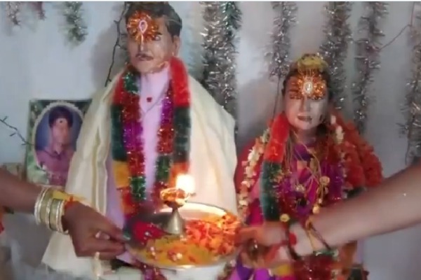 22 ఏళ్ల క్రితం ఆత్మహత్య చేసుకున్న ప్రేమజంటకు ప్రతి ఏటా పెళ్లి!