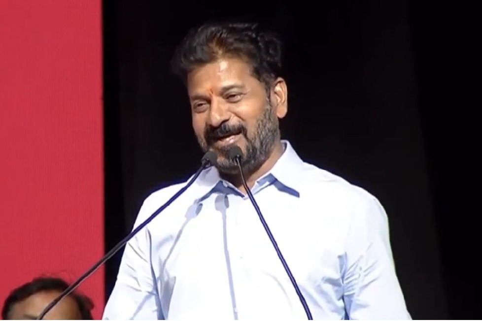 హైదరాబాద్ మెట్రో రైలు స్వాధీనంపై సభలో రేవంత్ రెడ్డి కీలక ప్రకటన