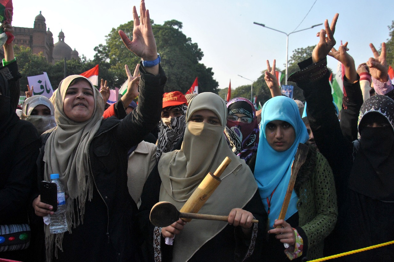 పాకిస్థాన్‌లో ఇప్పుడు గ్యాస్ సిలిండర్ ధర ఎంతో తెలుసా..?