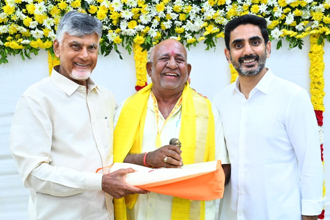 కార్యకర్తలకు చంద్రబాబు, లోకేశ్ ఆత్మీయ విందు, ఘనసత్కారం... ఫొటోలు ఇవిగో!