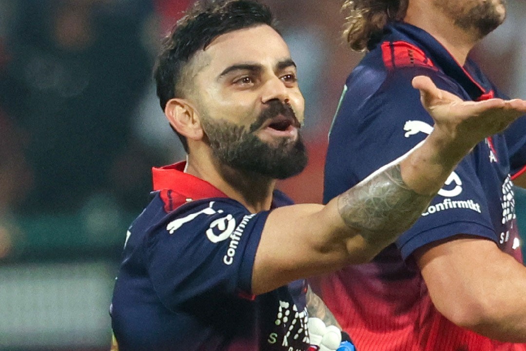 ఆర్సీబీ ఘన విజయం.. అనుష్కకు కోహ్లీ ఫ్లయింగ్ కిస్!