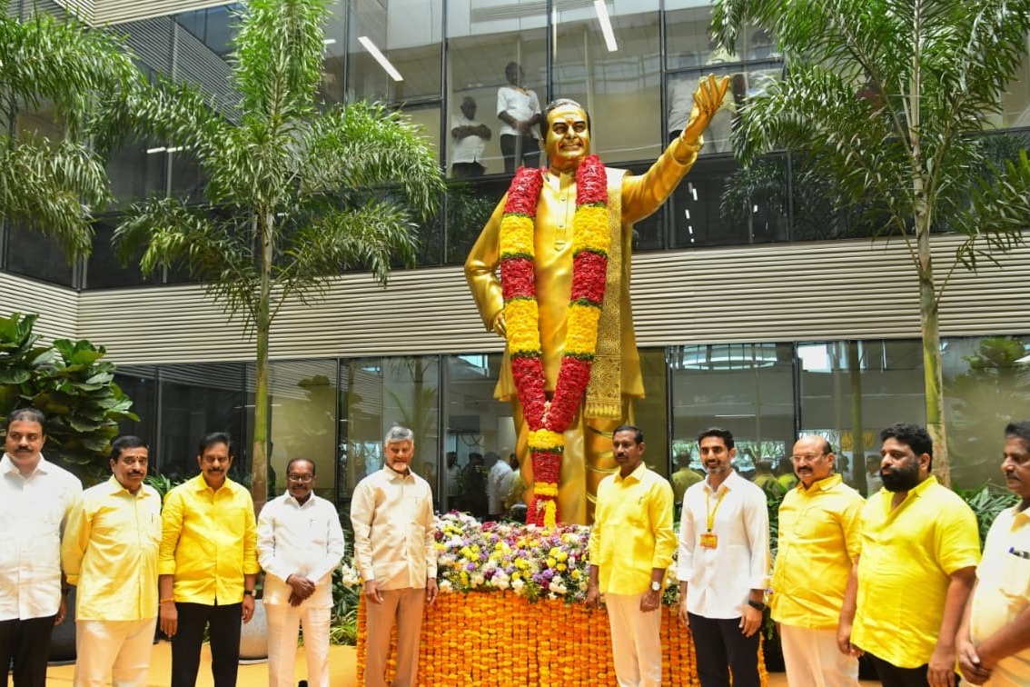 రాష్ట్రమంతటా పసుపు పండుగ.. ఘనంగా టీడీపీ ఆవిర్భావ వేడుకలు