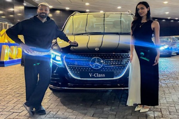 గర్ల్‌ఫ్రెండ్‌కు హార్దిక్ పాండ్యా ఖరీదైన కానుక.. ఇండియాలోనే తొలి లగ్జరీ కారు