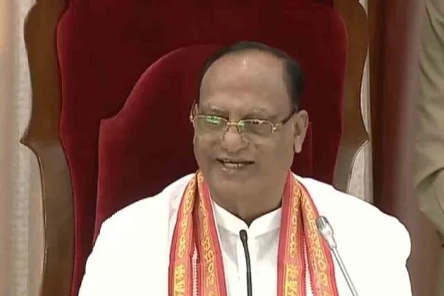 బీఆర్ఎస్ ఎమ్మెల్సీలపై సస్పెన్షన్ వేటు వేసిన మండలి చైర్మన్