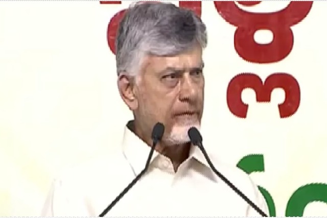 రెండున్నర లక్షల మంది పేదలతో గృహ ప్రవేశం చేయించిన చంద్రబాబు