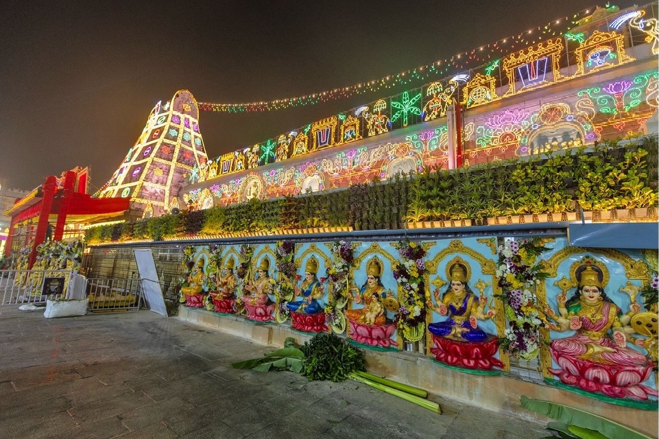 తిరుమలలో తగ్గిన భక్తుల రద్దీ