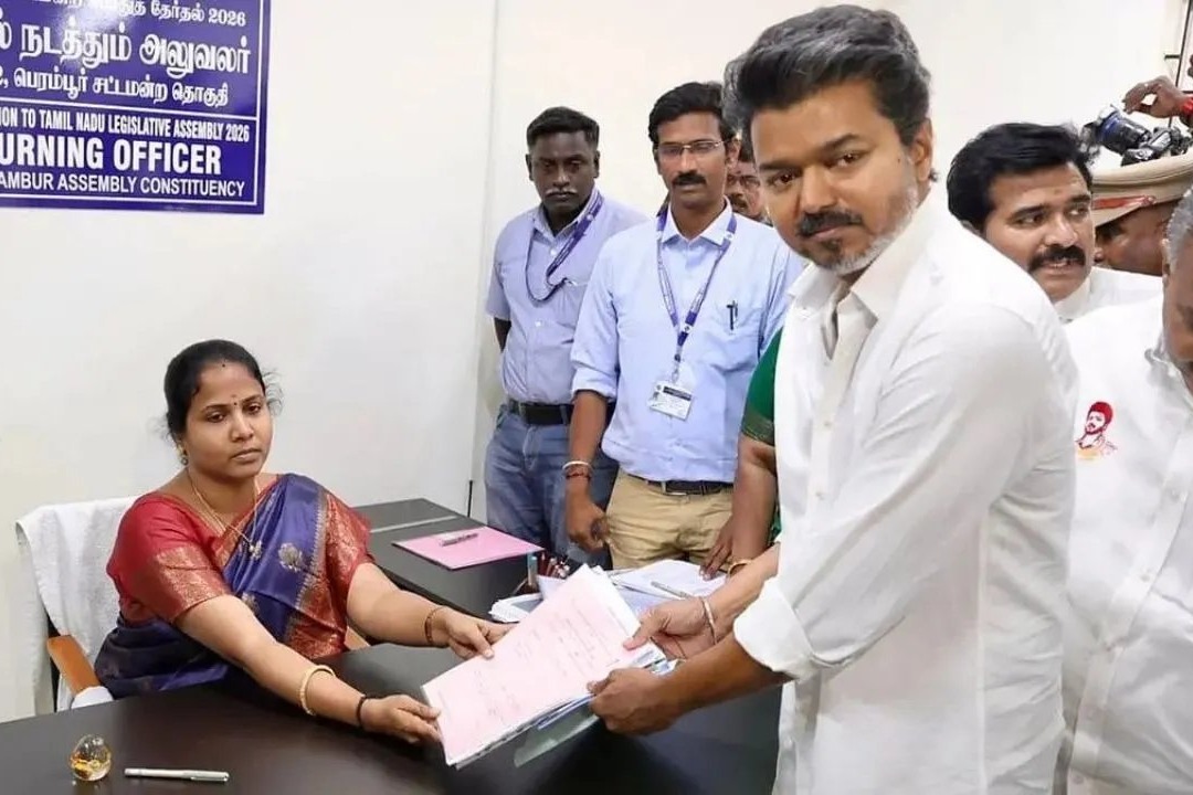 రూ.404 కోట్ల ఆస్తులు, ఖరీదైన కార్లు: అఫిడవిట్‌లో పేర్కొన్న విజయ్