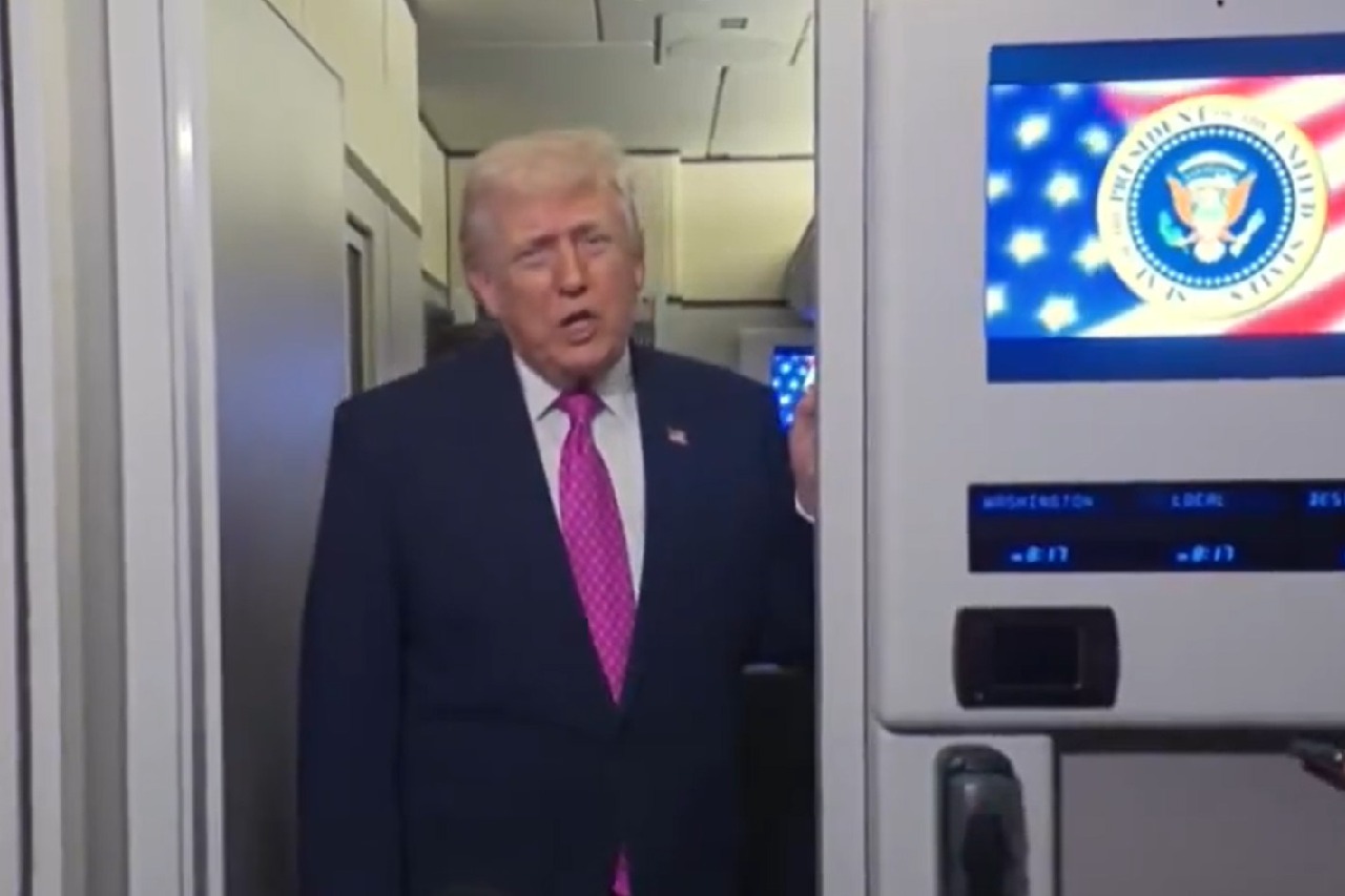 హర్మూజ్ జలసంధిలో ఊరట... 20 చమురు నౌకలకు ఇరాన్ అనుమతి!