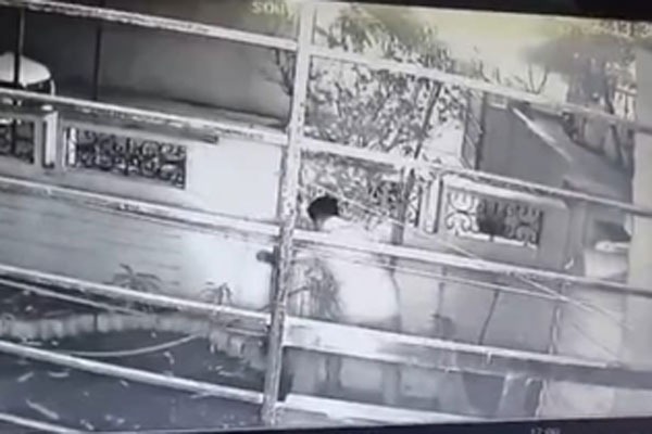 కర్ణాటకలో విచిత్ర దొంగ.. మహిళల లోదుస్తులే టార్గెట్!