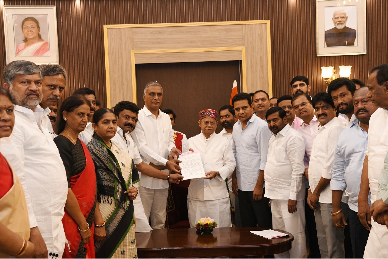 మంత్రి పొంగులేటిని బర్తరఫ్ చేయండి: గవర్నర్ ను కోరిన బీఆర్ఎస్ నేతలు