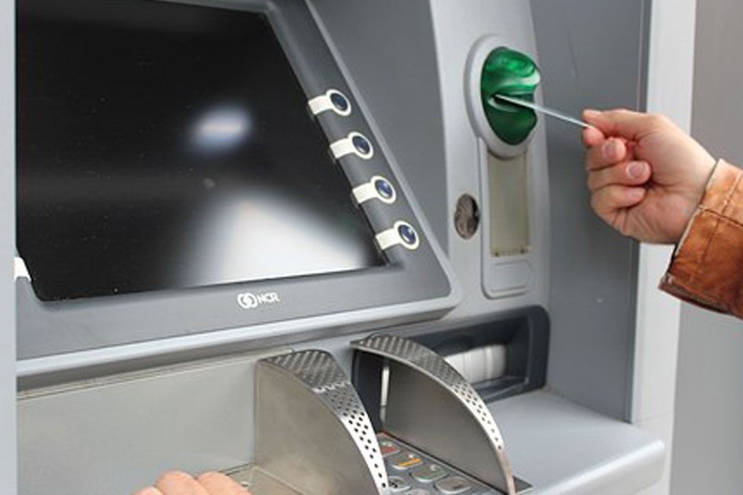 ఏటీఎం నగదు డ్రా చేస్తున్నారా?.. ఏప్రిల్ 1 నుంచి ఈ మార్పులు తెలుసుకోండి