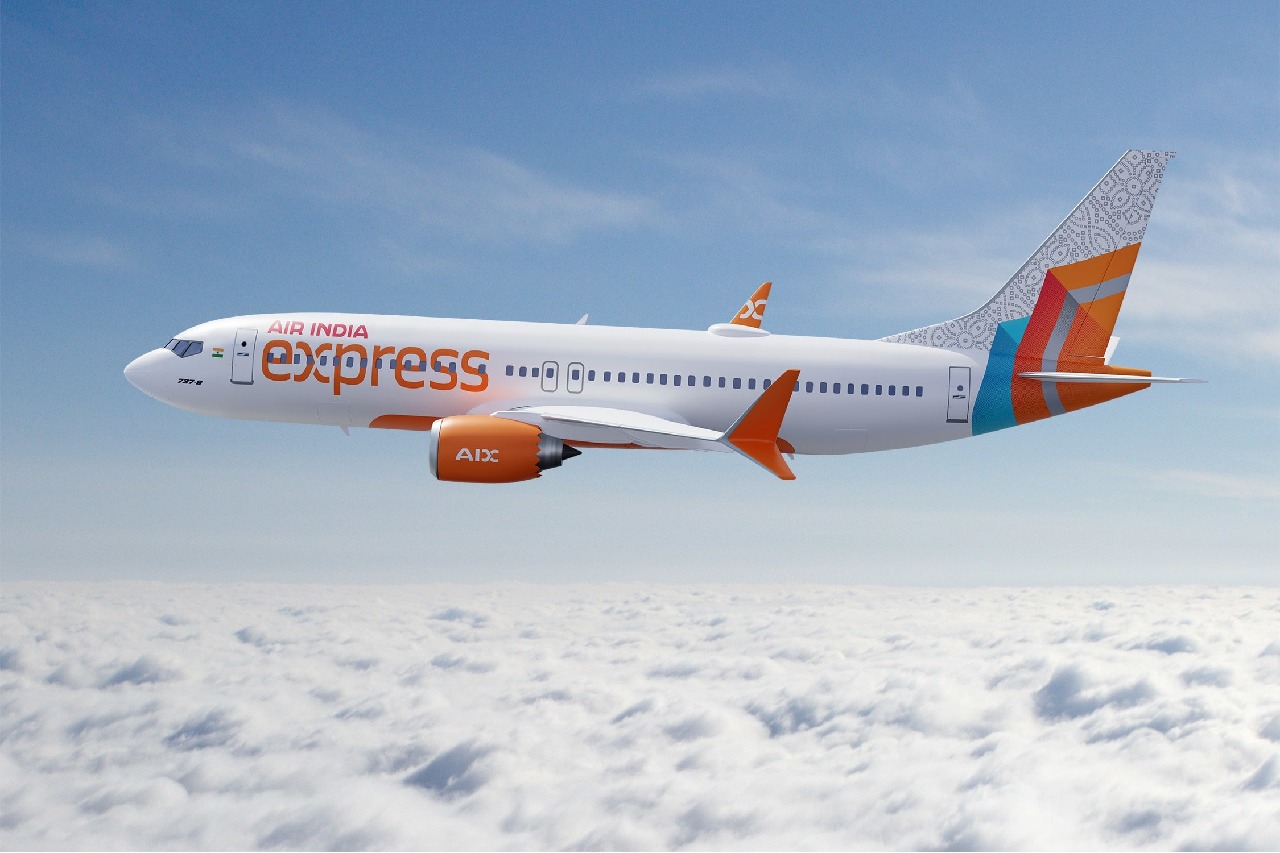 గాల్లో ప్రయాణిస్తుండగా పొగలు... ఎయిరిండియా విమానం ఎమర్జెన్సీ ల్యాండింగ్