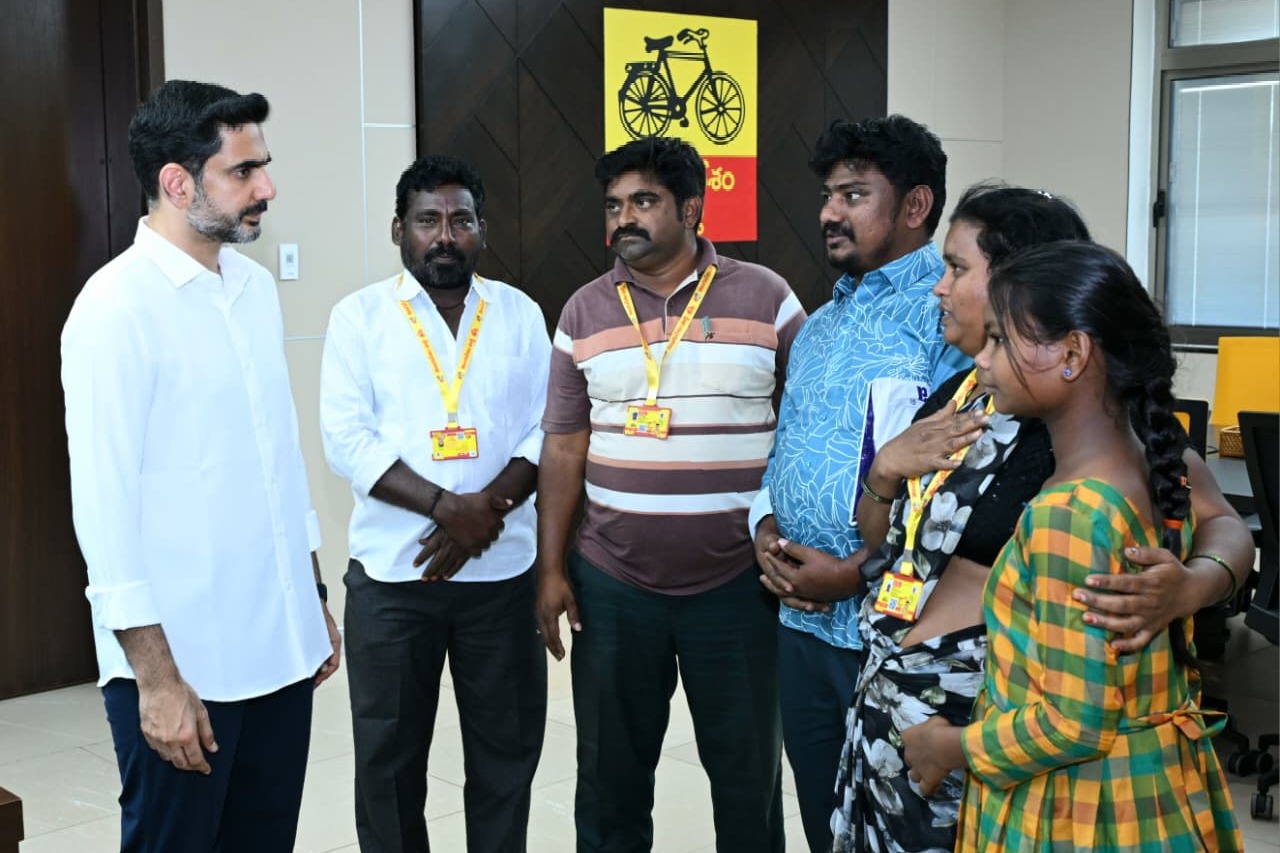 కార్యకర్త కుటుంబానికి మంత్రి లోకేశ్ అండ... జీవితాంతం తోడుగా ఉంటానని భరోసా