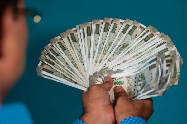 కేంద్ర ఉద్యోగులకు శుభవార్త.. 8వ వేతన సంఘం ఏర్పాటు.. జీతాలు భారీగా పెరిగే ఛాన్స్!