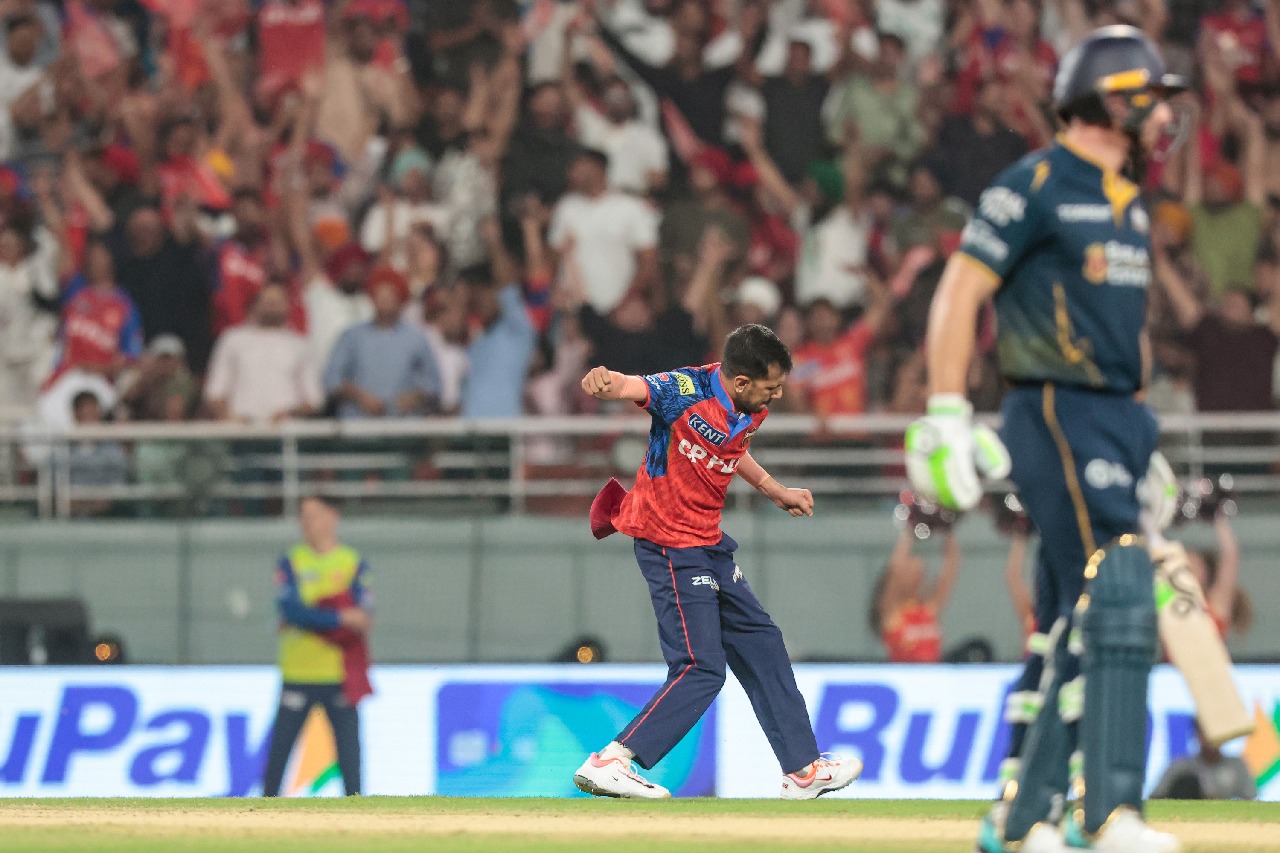 గుజరాత్ టైటాన్స్ కు కళ్లెం వేసిన పంజాబ్ బౌలర్లు