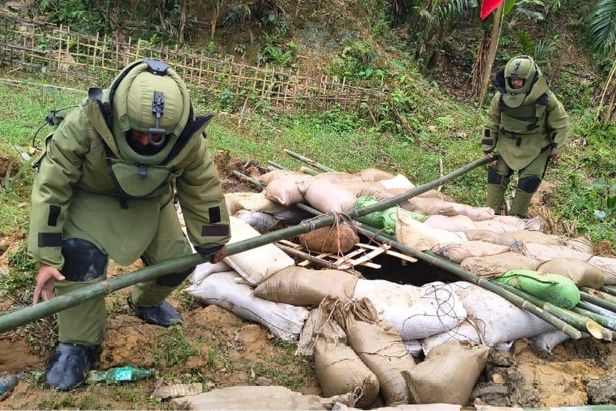 అసోంలో ఇళ్ల మధ్య బయటపడిన రెండో ప్రపంచ యుద్ధం నాటి బాంబులు