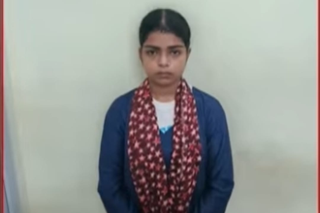 బెంగళూరు జైల్లోకి సిమ్ కార్డులు చేరవేస్తూ పట్టుబడిన యువతి