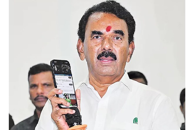 మా పంటలు ఎండిపోతుంటే అక్రమంగా విద్యుత్ ఉత్పత్తి చేస్తారా?: ఏపీ ప్రభుత్వంపై మంత్రి జూపల్లి ఆగ్రహం