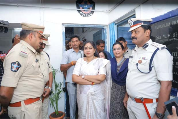 కూటమి పనులకు వైసీపీ క్రెడిట్ దొంగతనం: హోంమంత్రి అనిత