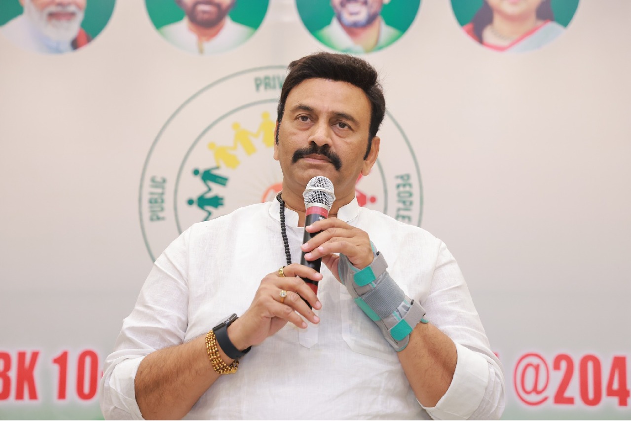 ఆకివీడు రామాలయం నిర్మాణానికి చందాలు ఆహ్వానిస్తున్న రఘురామ