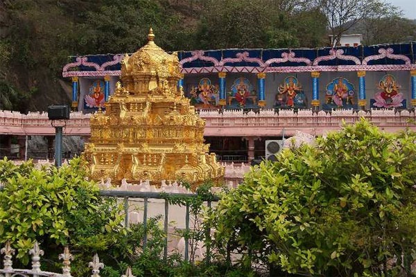 దుర్గగుడిలో సిబ్బంది బాగోతం.. రోల్డ్‌గోల్డ్ పేరుతో హుండీ బంగారం మాయం!