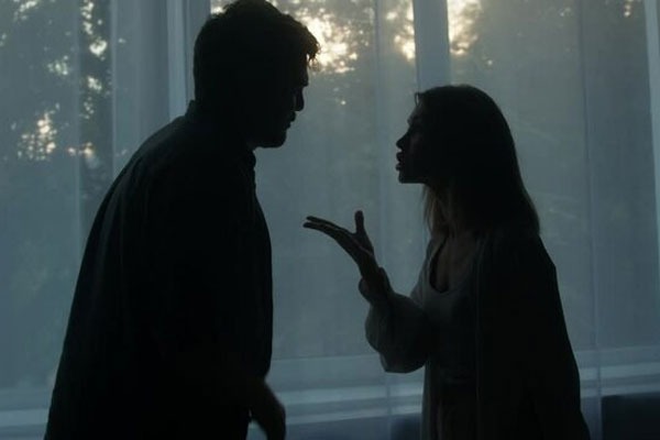 అశ్లీల వీడియోలు పంపి వేధించింది.. భార్యపై భర్త కంప్లైంట్