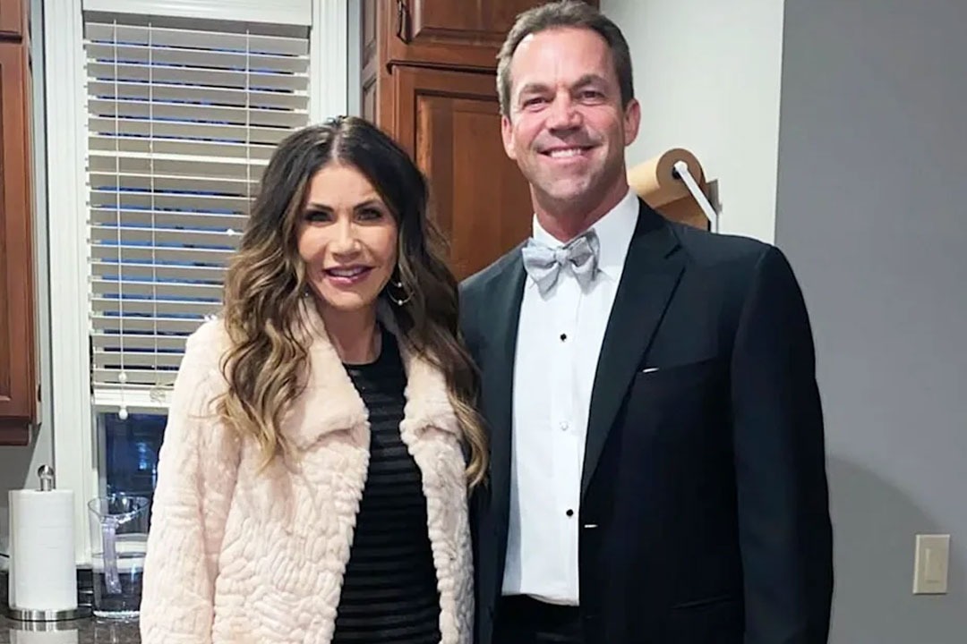 మాజీ మంత్రి భర్త విచిత్ర లీలలు.. షాక్‌లో ట్రంప్, దిగ్భ్రాంతిలో కుటుంబం